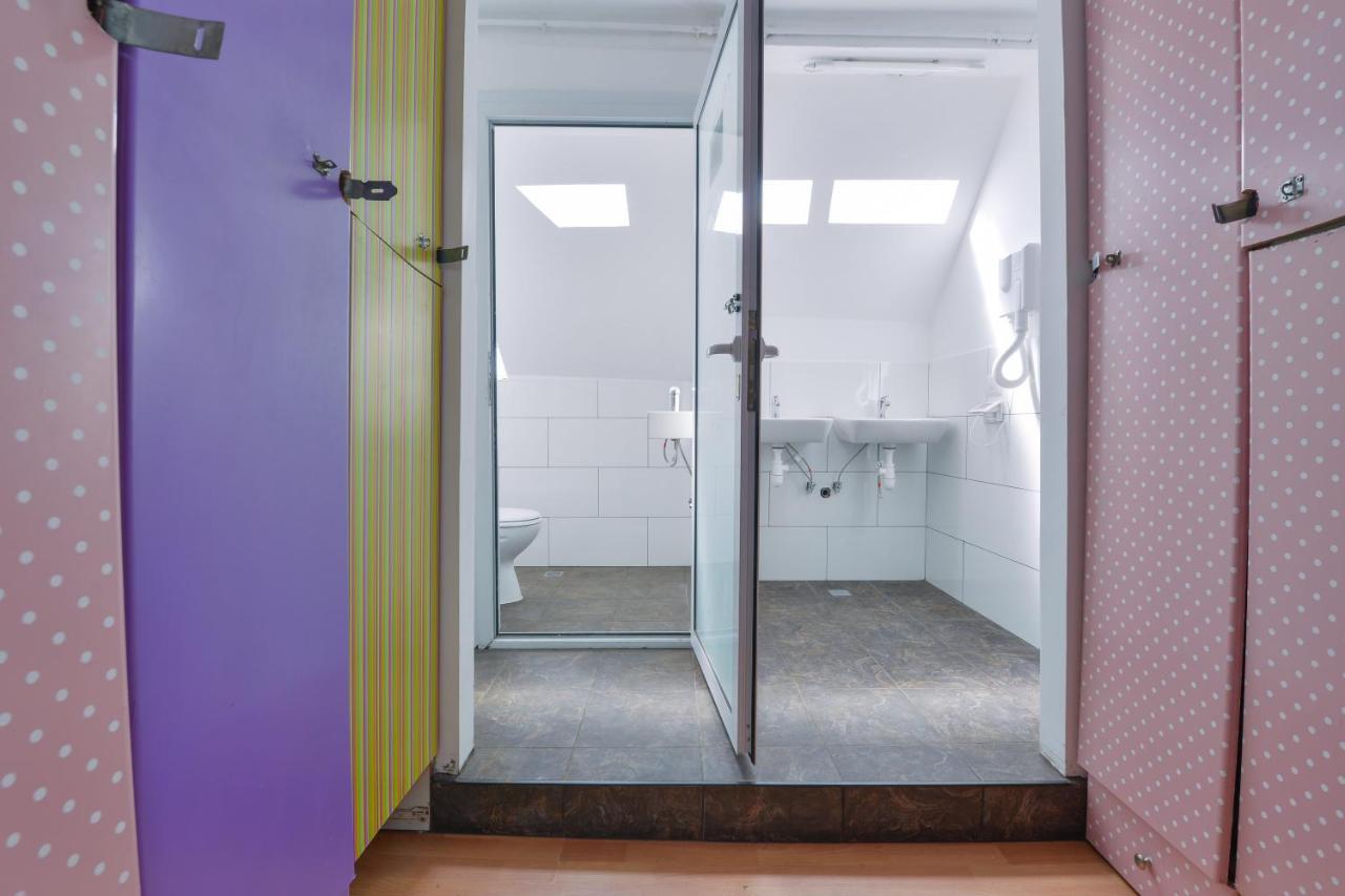 Caravan Hostel Tel Aviv By Roger Age 18-45 Екстериор снимка